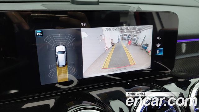 Mercedes-Benz GLB-Class 2023 — photo 15