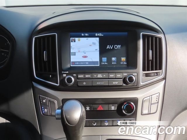Hyundai Starex 2019 — photo 11