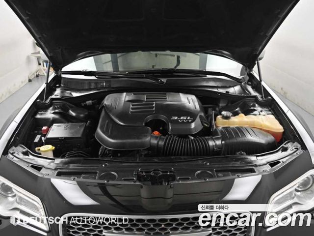 Chrysler 300C 2016 — photo 6