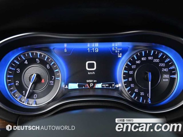 Chrysler 300C 2016 — photo 8