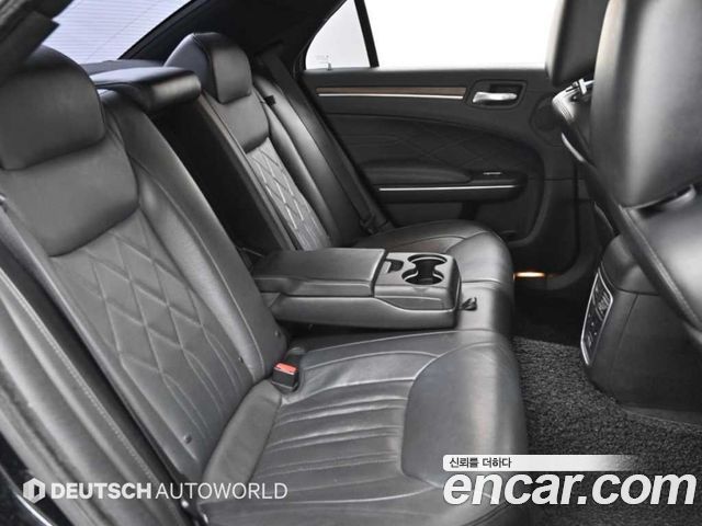 Chrysler 300C 2016 — photo 12