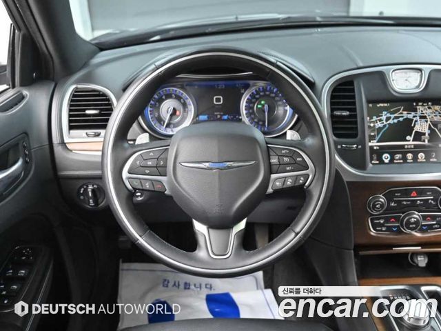 Chrysler 300C 2016 — photo 13