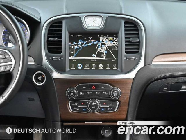 Chrysler 300C 2016 — photo 14