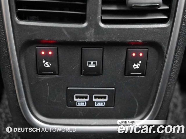 Chrysler 300C 2016 — photo 16