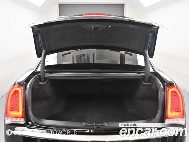 Chrysler 300C 2016 — photo 19