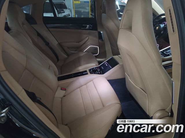 Porsche Panamera 2021 — photo 10