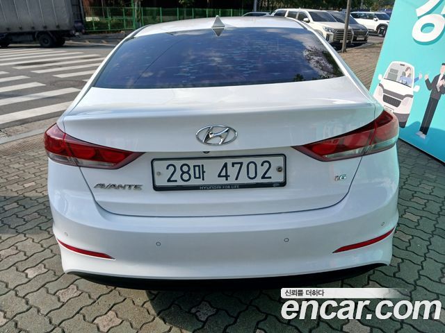 Hyundai AVANTE 2018 — photo 3