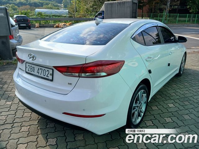 Hyundai AVANTE 2018 — photo 4