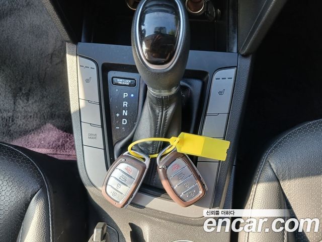 Hyundai AVANTE 2018 — photo 10