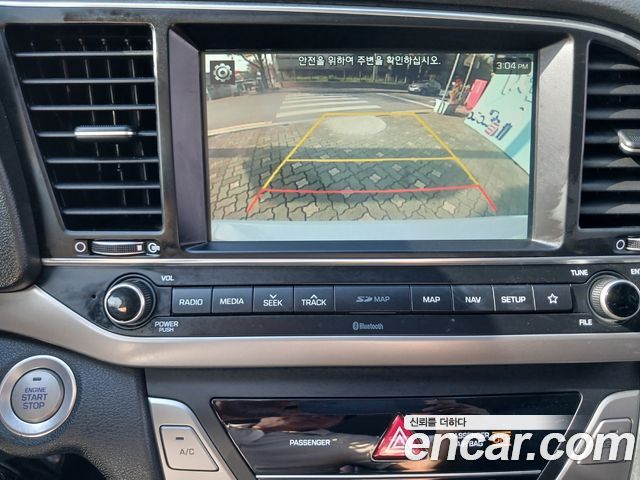 Hyundai AVANTE 2018 — photo 11