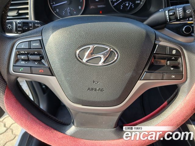 Hyundai AVANTE 2018 — photo 12