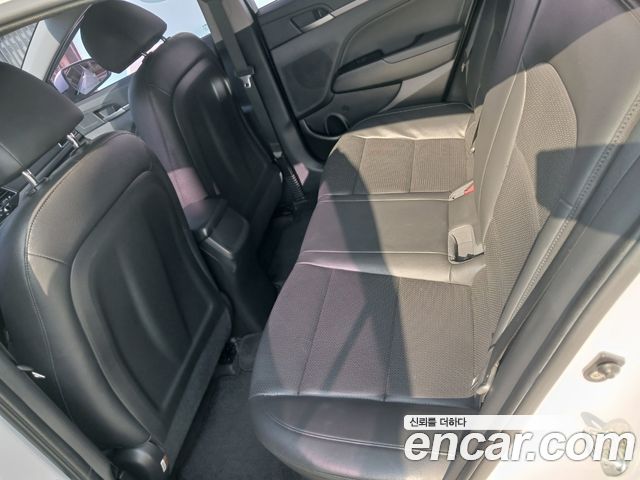 Hyundai AVANTE 2018 — photo 13