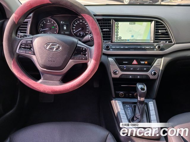 Hyundai AVANTE 2018 — photo 14