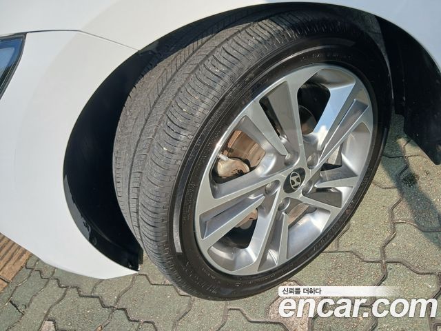 Hyundai AVANTE 2018 — photo 18