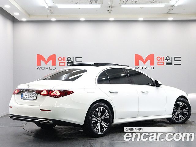 Mercedes-Benz E-Class 2025 — photo 2