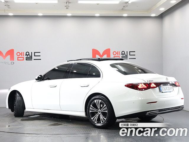 Mercedes-Benz E-Class 2025 — photo 4