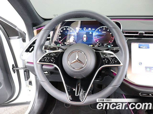 Mercedes-Benz E-Class 2025 — photo 9