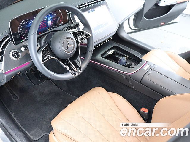 Mercedes-Benz E-Class 2025 — photo 11