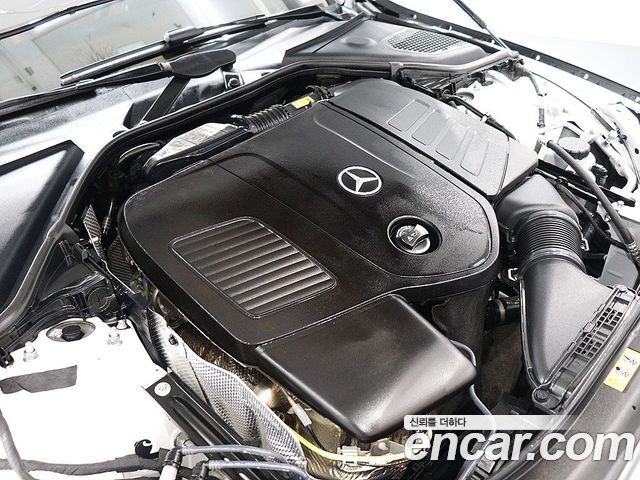 Mercedes-Benz E-Class 2025 — photo 13