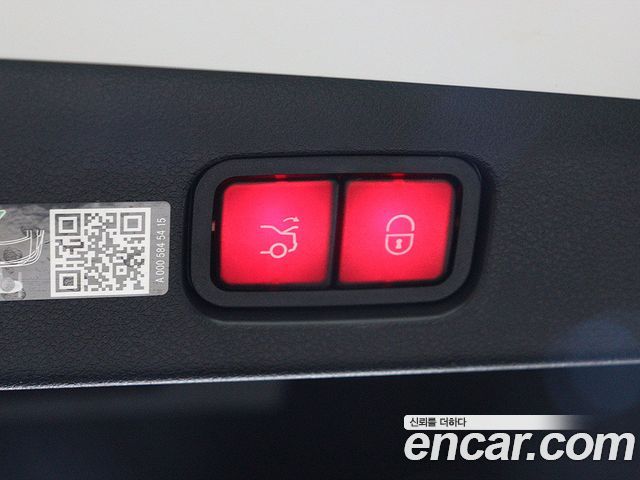 Mercedes-Benz E-Class 2025 — photo 16