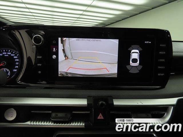 Kia K5 2023 — photo 16