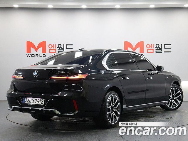 BMW 7-Series 2024 — photo 2