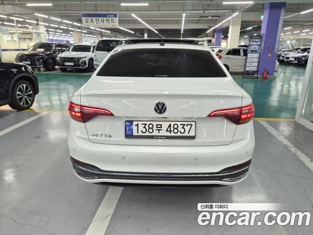Volkswagen Jetta 2023 — photo 4