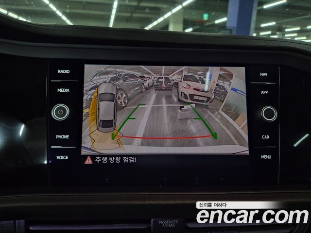 Volkswagen Jetta 2023 — photo 12