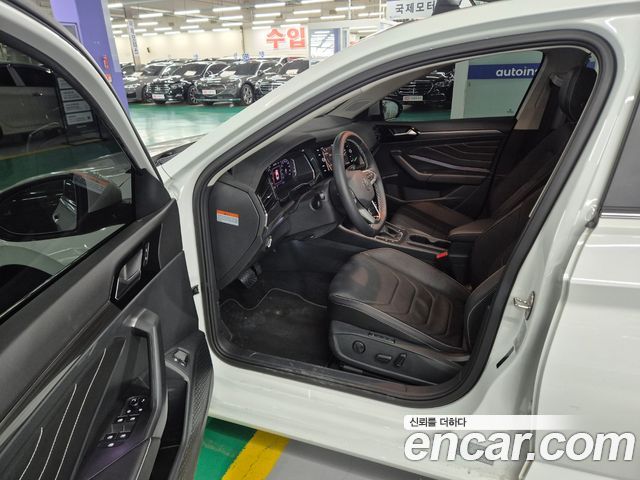 Volkswagen Jetta 2023 — photo 13