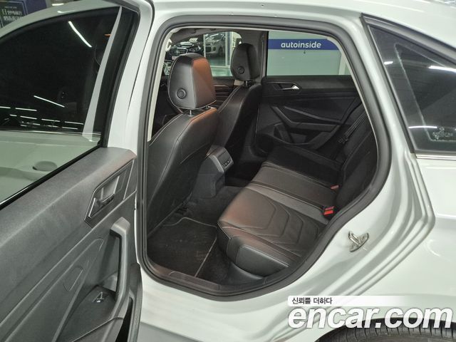 Volkswagen Jetta 2023 — photo 14