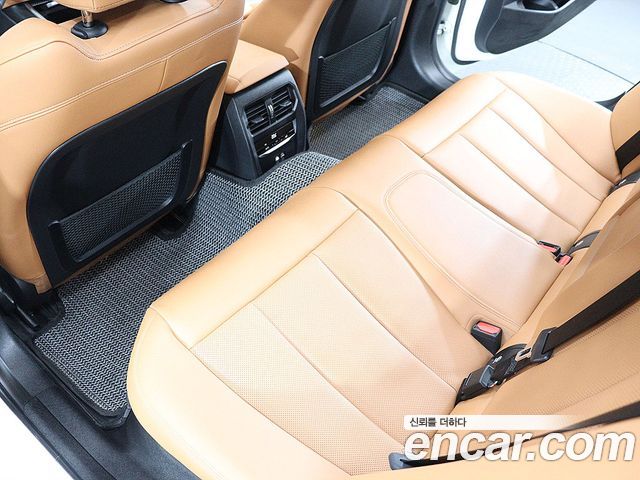 BMW 3-Series 2023 — photo 10