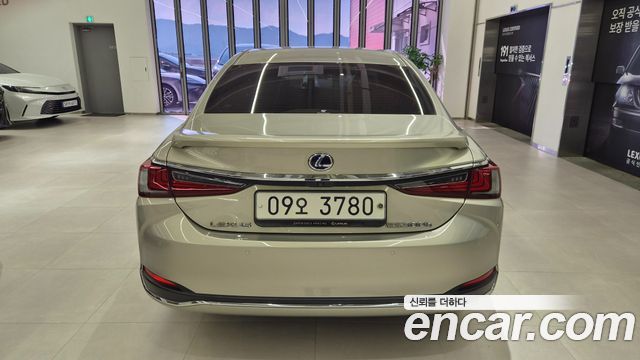 Lexus ES 2019 — photo 4
