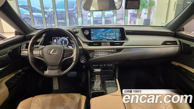 Lexus ES 2019 — photo 7