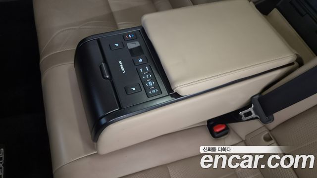 Lexus ES 2019 — photo 15