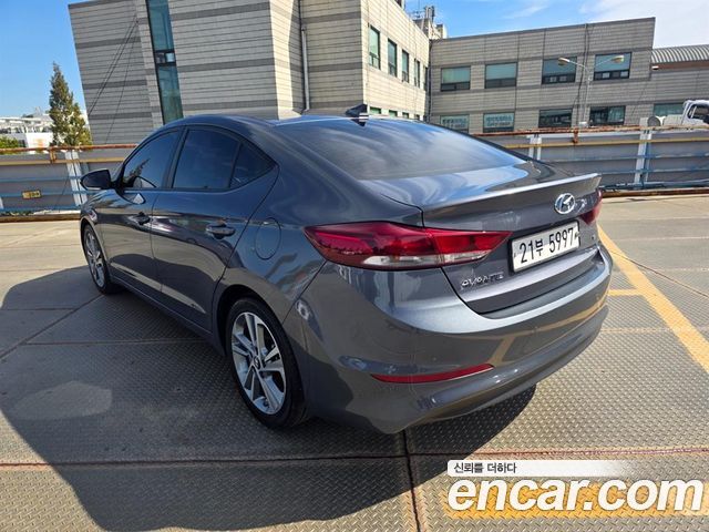 Hyundai AVANTE 2018 — photo 3