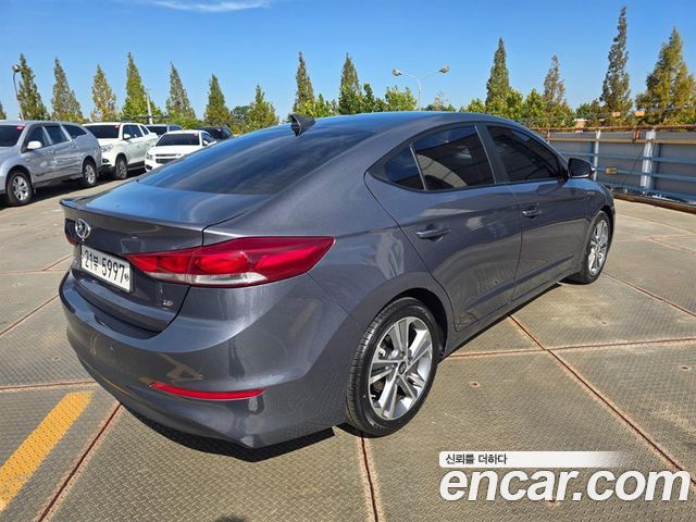 Hyundai AVANTE 2018 — photo 5