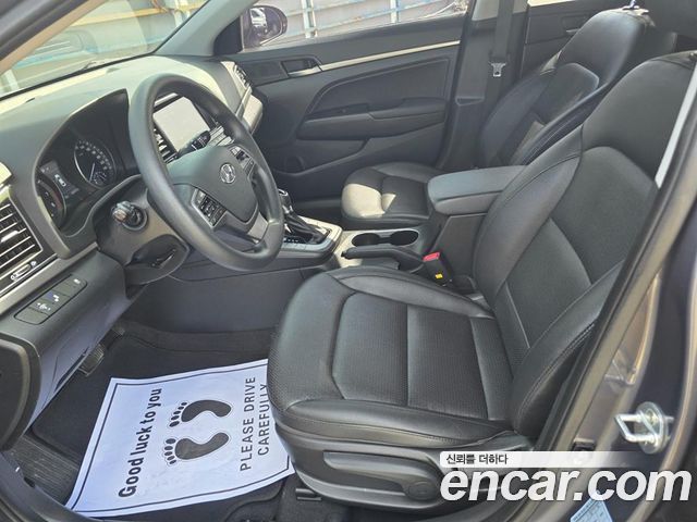 Hyundai AVANTE 2018 — photo 10