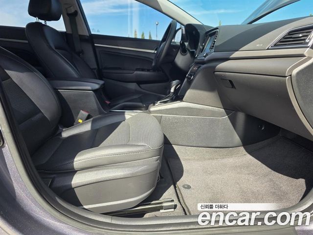 Hyundai AVANTE 2018 — photo 11