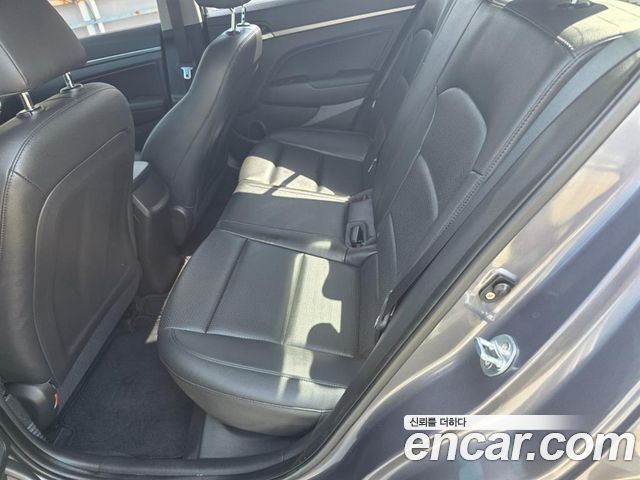 Hyundai AVANTE 2018 — photo 12