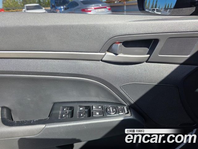 Hyundai AVANTE 2018 — photo 14