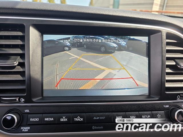 Hyundai AVANTE 2018 — photo 18
