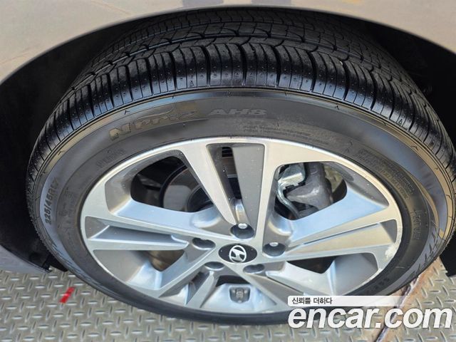 Hyundai AVANTE 2018 — photo 19