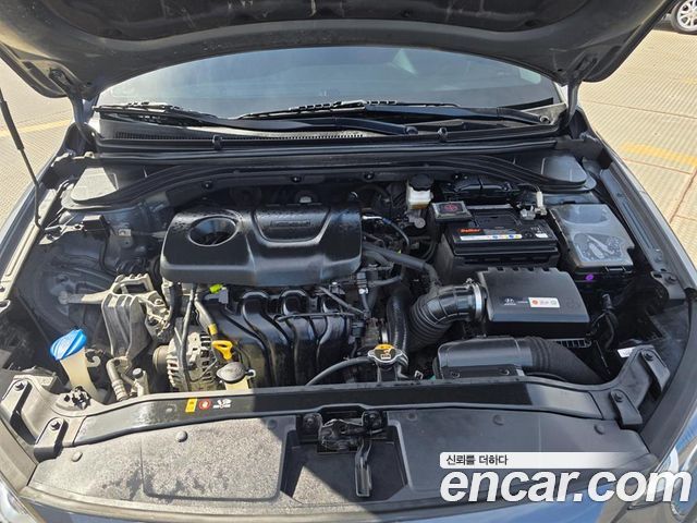 Hyundai AVANTE 2018 — photo 20