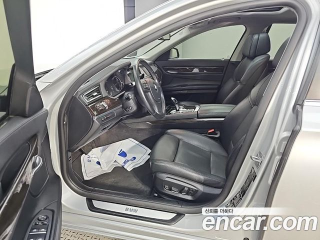 BMW 7-Series 2014 — photo 11