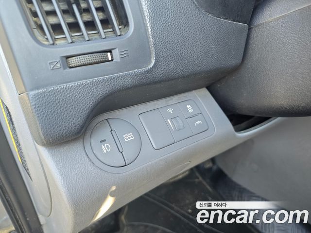 Hyundai Starex 2017 — photo 13