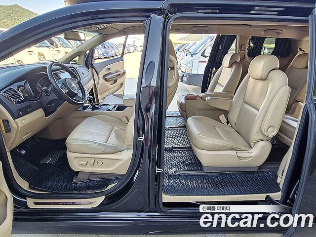 Kia Canival 2015 — photo 8