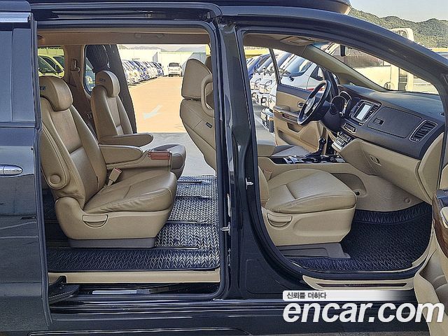 Kia Canival 2015 — photo 9