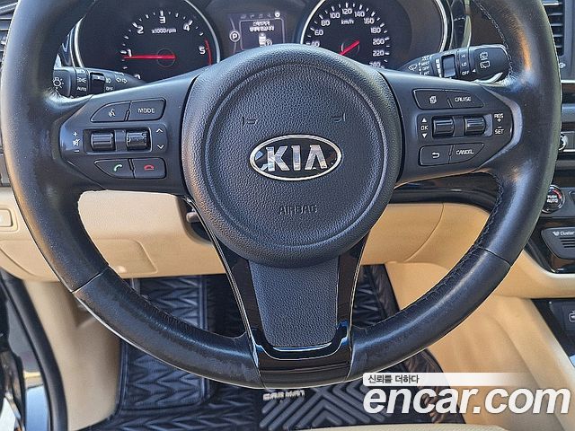 Kia Canival 2015 — photo 17