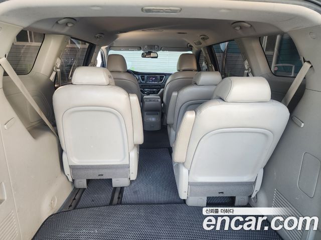 Kia Canival 2016 — photo 12