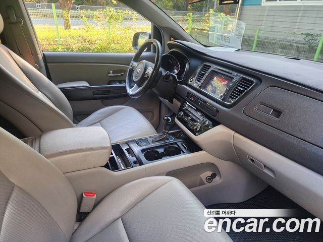 Kia Canival 2016 — photo 13
